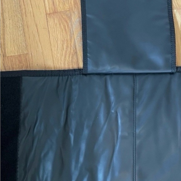 HigherDOSE Infrared Sauna Blanket - Black V3 - Picture 6 of 7